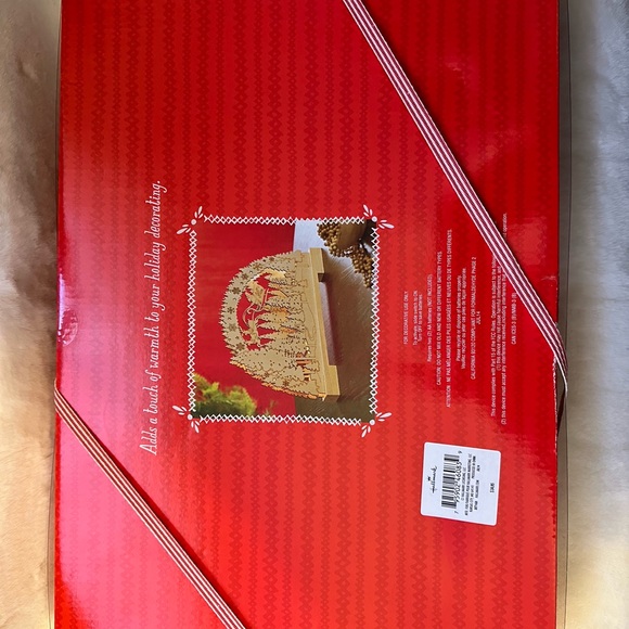 ⭐️NWT! Add a touch of warmth to your holiday - Picture 3 of 4